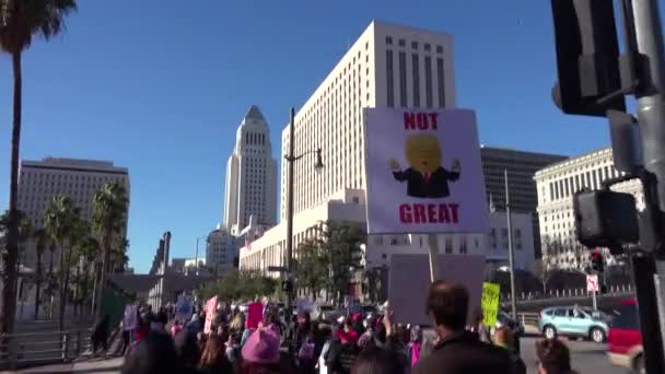 Obrovský Protest Proti Prezidentství Donalda Trumpa Centru Los Angeles — Stock video
