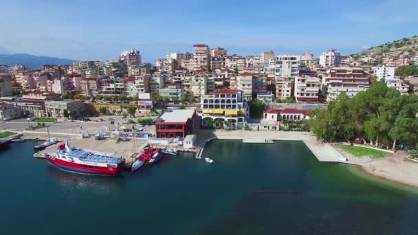 Mooi Luchtfoto Van Badplaats Sarande Aan Kust Van Albanië — Stockvideo