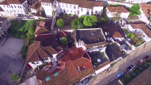 Bonne Prise Vue Aérienne Des Anciennes Maisons Sur Colline Berat — Video