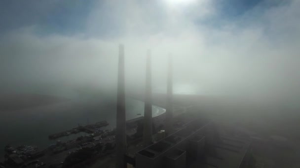 Καταπληκτική Κεραία Πάνω Από Μεγάλο Εργοστάσιο Παραγωγής Ηλεκτρικής Ενέργειας Καπνίζει — Αρχείο Βίντεο