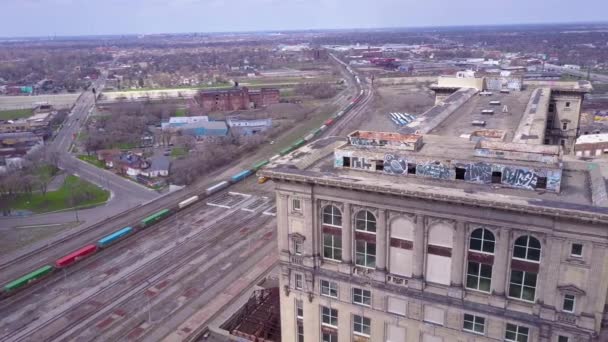 Sweeping Aerial Exterior Abandoned Central Train Station Detroit Michigan — Stock Video