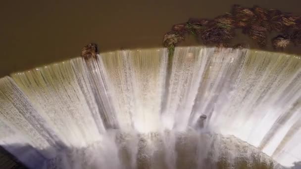 Mooie Antenne Boven Een Hoge Waterval Dam Volle Overstroming Bij — Stockvideo