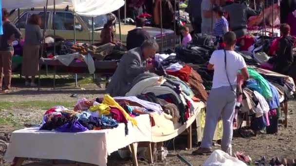 Pasar Loak Luar Ruangan Yang Besar Alpen Albania — Stok Video