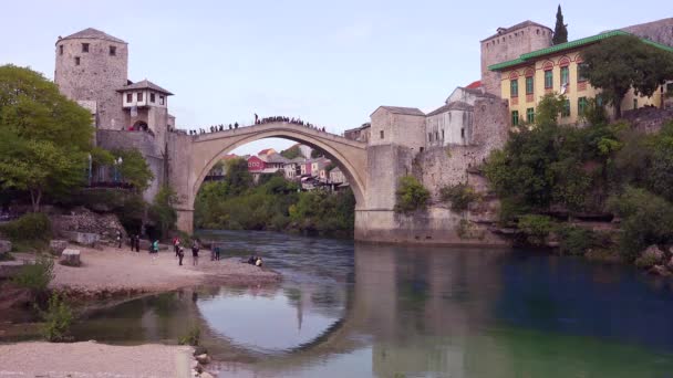 Oprichting Van Beroemde Stari Most Brug Mostar Bosnië Herzegovina — Stockvideo