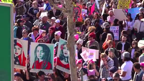 Hundretusener Marsjerer Protestere Mot Presidentskapet Donald Trump Los Angeles – stockvideo