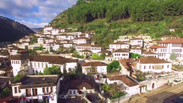 Хорошая Аэросъемка Старинных Домов Берате Албания — стоковое видео
