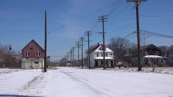 Ένας Χιονισμένος Δρόμος Ένα Τμήμα Γκέτο Στο Κέντρο Του Ντιτρόιτ — Αρχείο Βίντεο