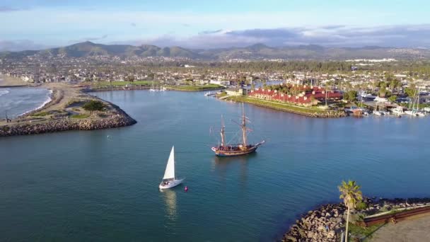 Uma Antena Segue Navio Alto Entrando Porto Ventura Califórnia — Vídeo de Stock