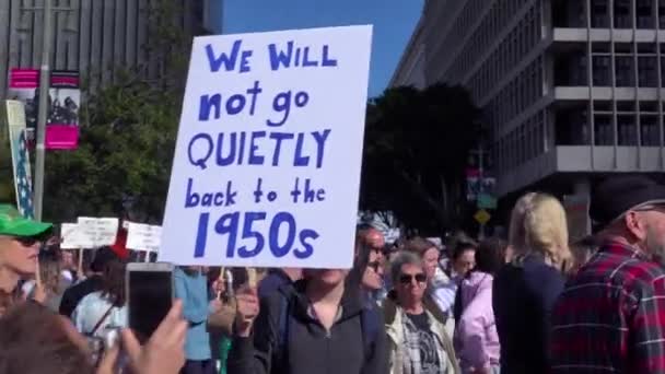 Yüzbinlerce Insan Los Angeles Kaliforniya Donald Trump Başkanlığını Protesto Etmek — Stok video