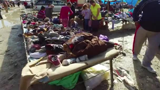 Déplacement Pov Tourné Travers Grand Marché Aux Puces Extérieur Dans — Video