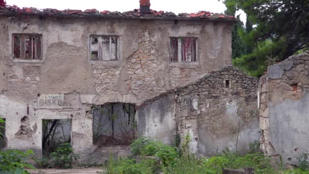 Ruïneerde Gebouwen Uit Oorlog Het Centrum Van Mostar Bosnië Herzegovina — Stockvideo