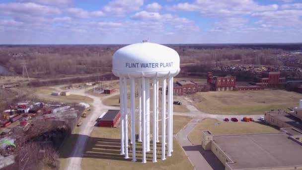 Avión Sobre Los Tanques Agua Flint Michigan Durante Infame Crisis — Vídeo de stock