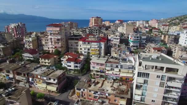 Ωραία Εναέρια Λήψη Του Θερέτρου Sarande Στις Ακτές Της Αλβανίας — Αρχείο Βίντεο