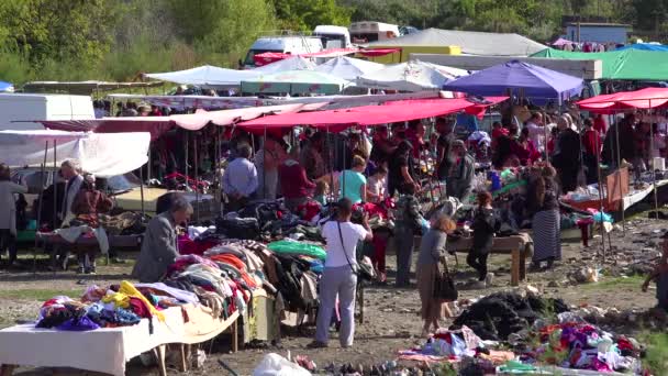 Grand Marché Aux Puces Extérieur Dans Les Alpes Albanie — Video
