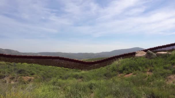 Establishing Shot Mexico Border Wall Fence Tecate Mexico — Stock Video