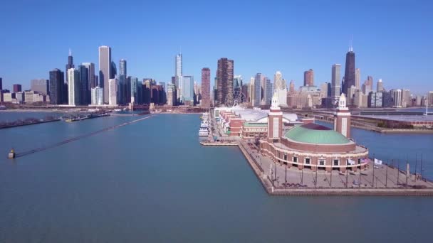 Een Prachtige Dag Antenne Rond Navy Pier Chicago — Stockvideo