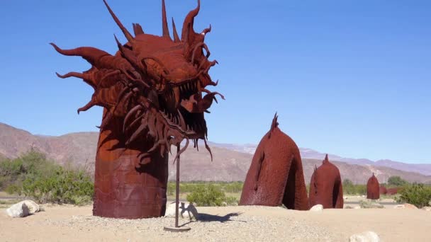 Uma Escultura Dragão Metal Gigante Deserto Perto Borrego Springs Califórnia — Vídeo de Stock