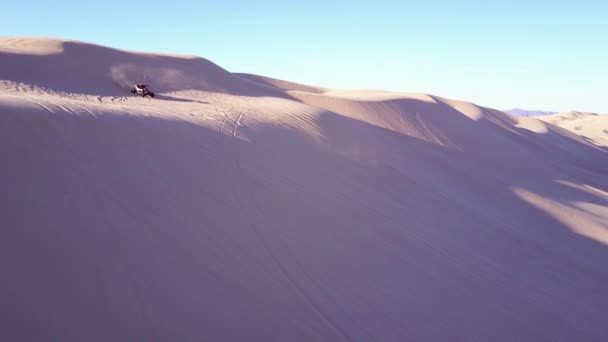 Dünenbuggys Und Geländewagen Rasen Über Die Imperial Sand Dunes Kalifornien — Stockvideo