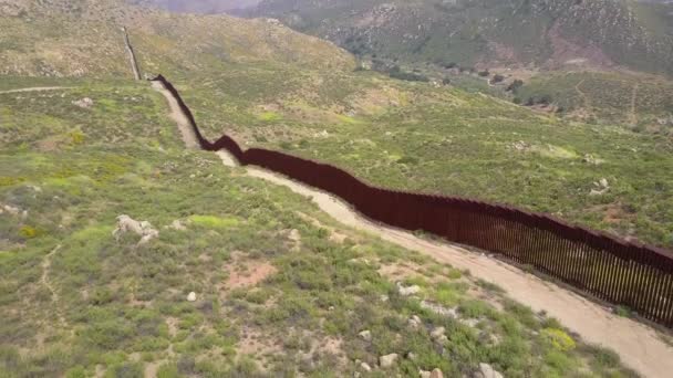 Nízký Vzdušný Plot Podél Mexické Hraniční Zdi — Stock video