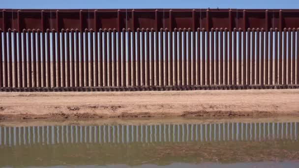 Colorado Nehri Nin Bir Kolu Abd Meksika Arasındaki Sınır Duvarı — Stok video