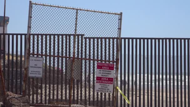 Signs Warn Restricted Area Mexico Border Fence Pacific Ocean San — Vídeos de Stock