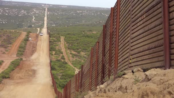 Vehículo Patrulla Fronteriza Vigilado Cerca Del Muro Fronterizo Frontera México — Vídeo de stock