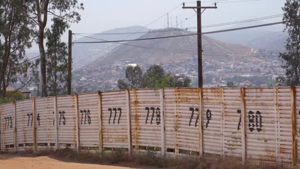 Recinzione Del Muro Confine Con Città Tecate Messico Sfondo — Video Stock