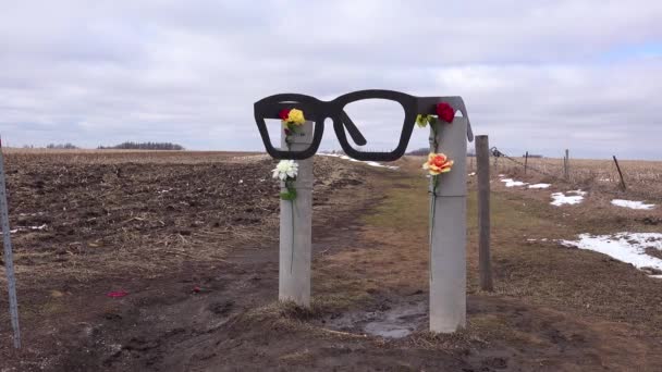 Sitio Del Accidente Avión Buddy Holly Memorial Clear Lake Iowa — Vídeos de Stock