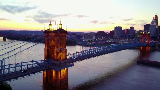 Piękny Wieczorny Widok Lotu Ptaka Cincinnati Ohio Mostem Przez Pierwszy — Wideo stockowe