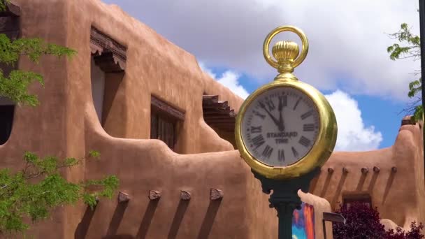 Uma Bela Foto Relógio Perto Arquitetura Adobe Santa Novo México — Vídeo de Stock