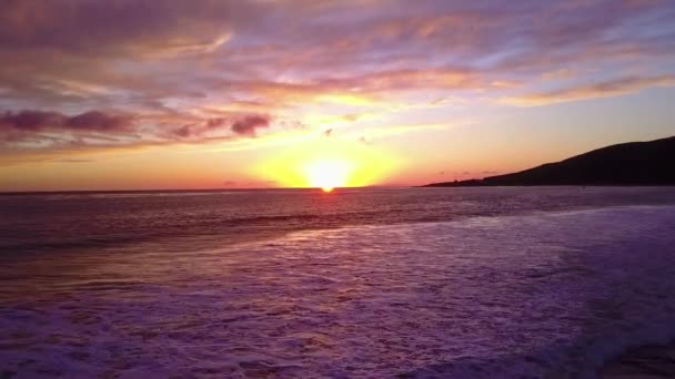 Mooie Luchtfoto Van Oceaan Bij Zonsondergang Zonsopgang Bij Malibu Californië — Stockvideo