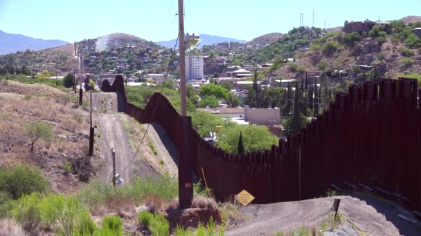 Utsikt Längs Mexikos Gränsmur Nogales Arizona — Stockvideo