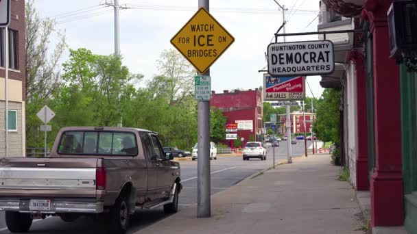 Lövöldözés Demokrata Párt Főhadiszállásáról Amerikai Kisvárosban — Stock videók