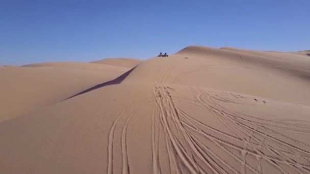 Dünenbuggys Und Geländewagen Rasen Über Die Imperial Sand Dunes Kalifornien — Stockvideo