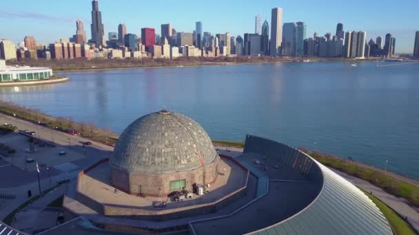 Une Antenne Planétarium Adler Avec Horizon Chicago Arrière Plan — Video