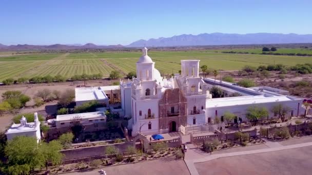 Uma Bela Aeronave Estabelecendo Tiro Missão San Xavier Del Bac — Vídeo de Stock