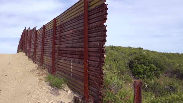 Стена Границе Сша Мексики Внезапно Заканчивается Пустыне Калифорнии — стоковое видео