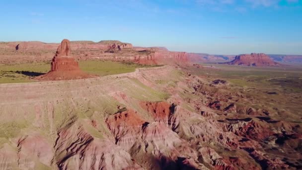 Schöne Inspirierende Antenne Über Felsformationen Monument Valley Utah Bei Sonnenuntergang — Stockvideo