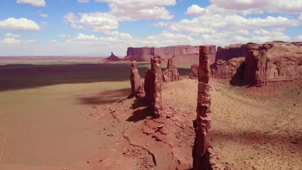 Bella Aerea Ispiratrice Guglie Formazioni Rocciose Nella Monument Valley Utah — Video Stock
