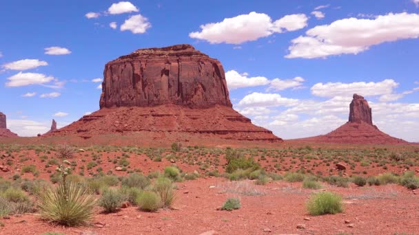 Nuvens Flutuam Por Monument Valley Utah — Vídeo de Stock