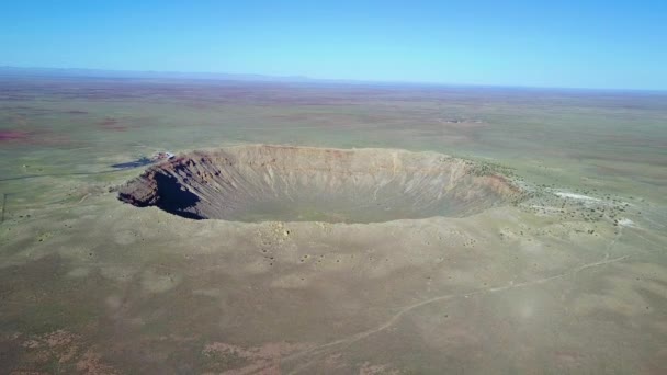 亚利桑那州Meteor Crater上空惊人的空中飞行 — 图库视频影像