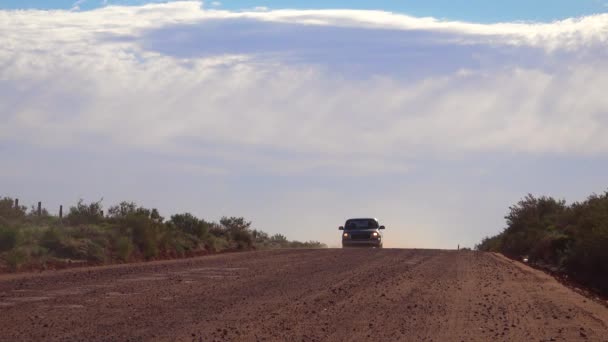 Caminhão Coleta Dirige Uma Estrada Terra — Vídeo de Stock