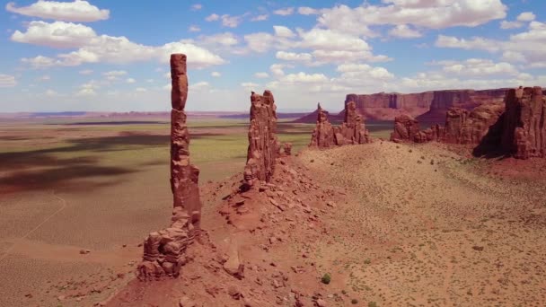 Beautiful Inspiring Aerial Spires Rock Formations Monument Valley Utah — Stock Video