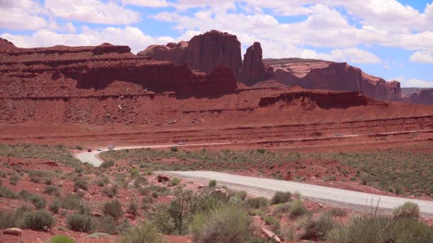 Tourists Drive Monument Valley Utah — Stock Video