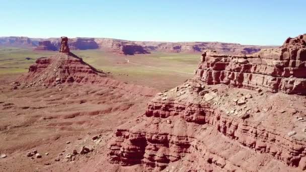 Antenne Die Ausläufer Und Felsformationen Des Monument Valley Utah — Stockvideo