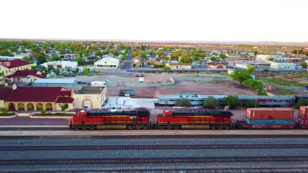 Letecký Nákladní Vlak Projíždějící Winslowem Arizoně — Stock video