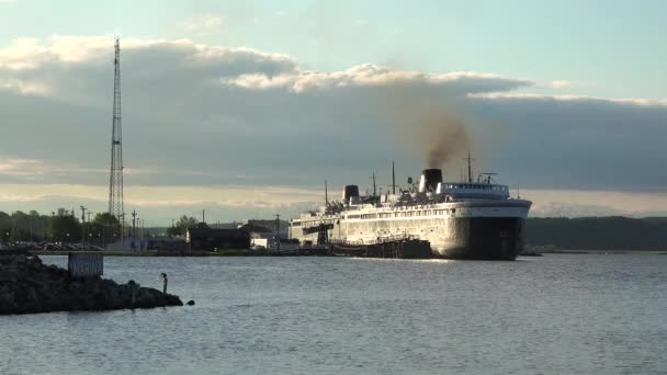 Badger Sebuah Kapal Feri Great Lakes Duduk Pelabuhan Dekat Ludington — Stok Video