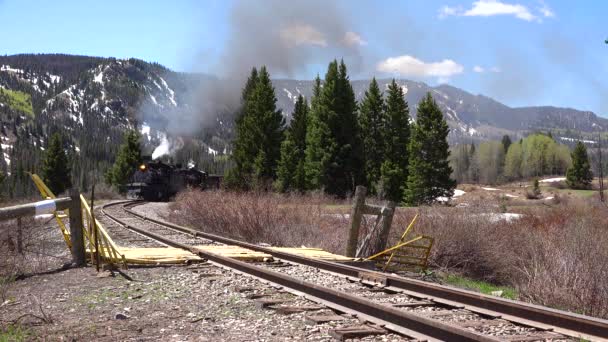 Niski Cumbres Toltec Pociąg Parowy Poruszający Się Przez Góry Kolorado — Wideo stockowe