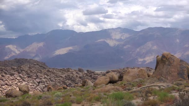 Belo Lapso Tempo Nuvens Movendo Sobre Serra Nevada Montanhas Brancas — Vídeo de Stock