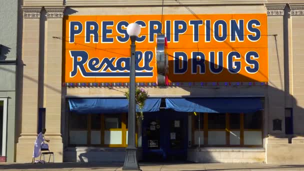 Une Vieille Pharmacie Historique Rexall Dans Une Petite Ville Amérique — Video